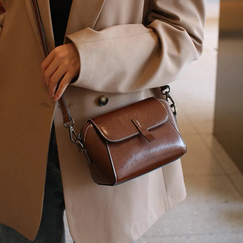 Oil Wax Cowhide Leather Cross Body Small Bag for Women Fashionable and Versatile Shoulder Shell Hand Bag Ladies Casual Phone Bag